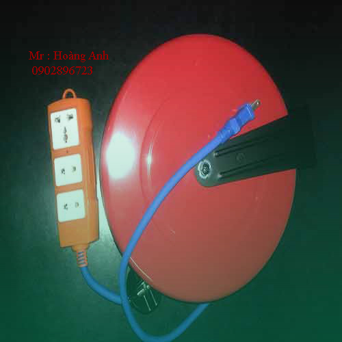 Cuộn dây điện rulo tự rút có 3 ổ cắm